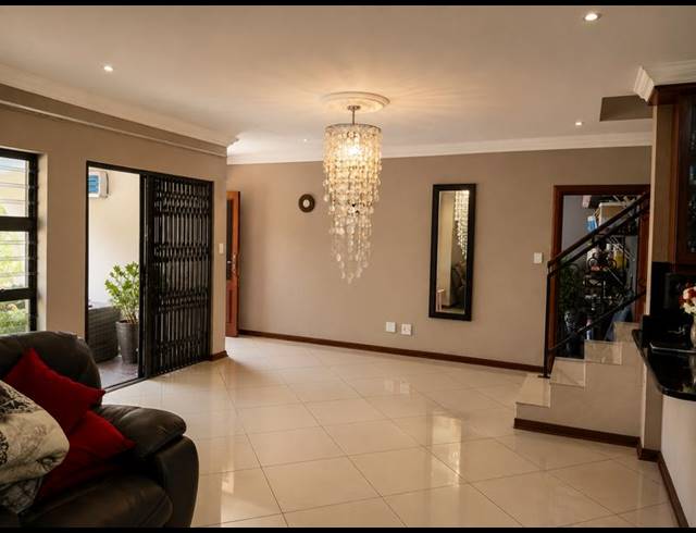 4 BEDROOM HOUSE FOR SALE IN THATCHFIELD